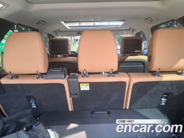 Land Rover Discovery 5 2018 — Şəkil 8/20