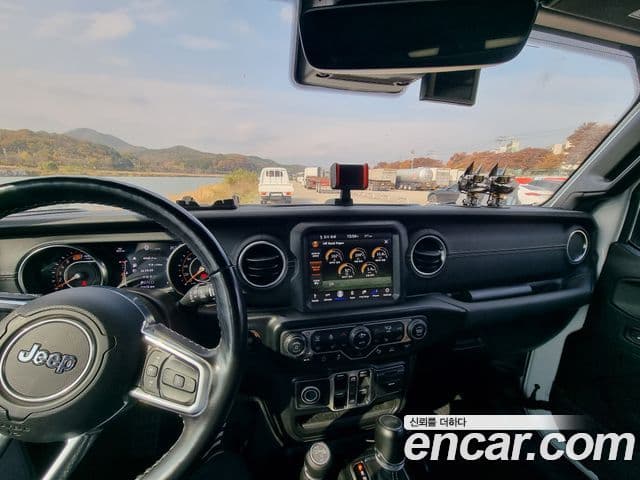 Jeep Wrangler 2021 — Şəkil 5/7