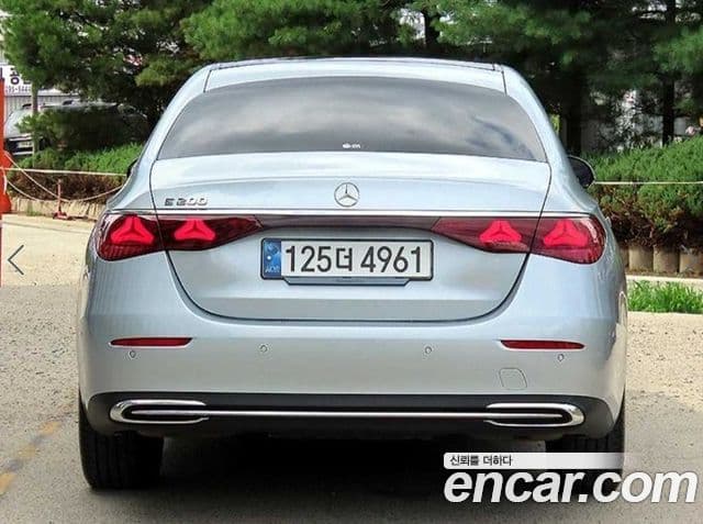 Mercedes-Benz E-Class 2024 — ფოტო 15/20