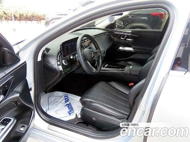 Mercedes-Benz E-Class 2024 — ფოტო 14/20