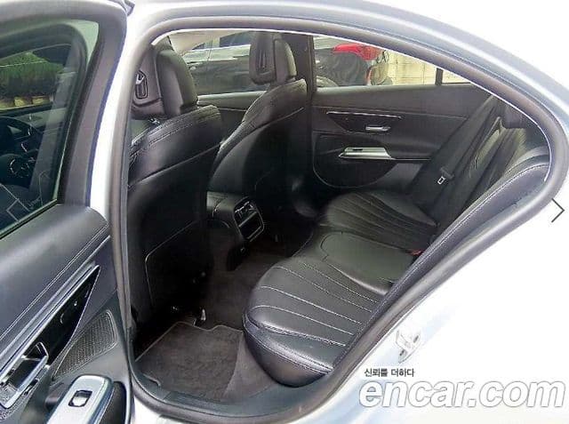 Mercedes-Benz E-Class 2024 — ფოტო 7/20