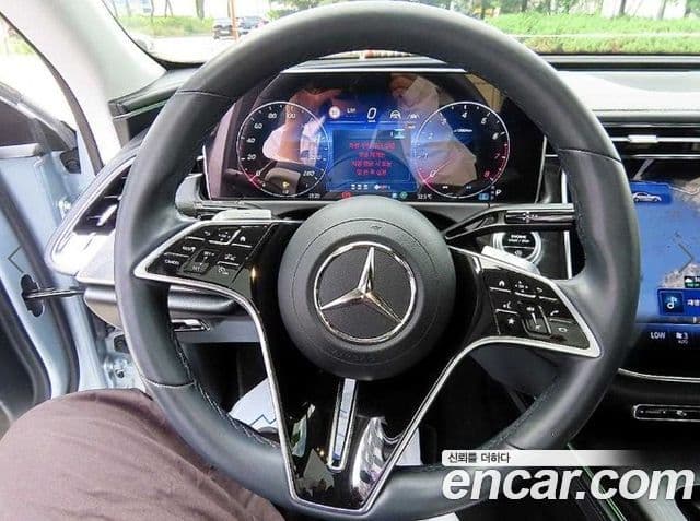 Mercedes-Benz E-Class 2024 — ფოტო 19/20