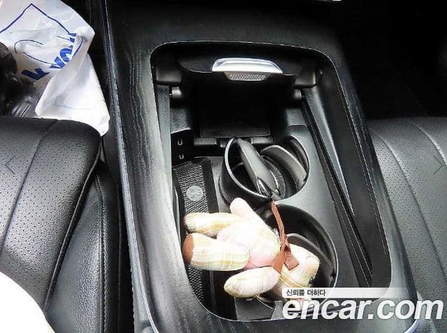 Mercedes-Benz E-Class 2024 — ფოტო 17/20