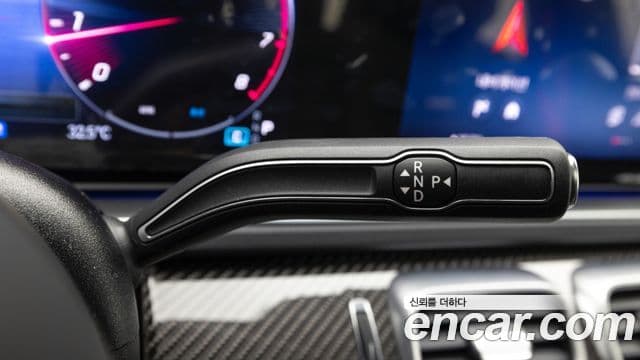 Mercedes-Benz GLE-Class 2025 — Photo 18/20