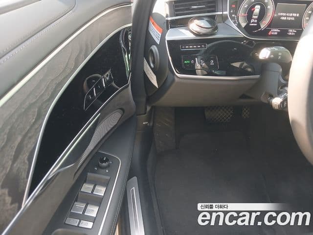 Audi A8 2023 — Photo 6/20