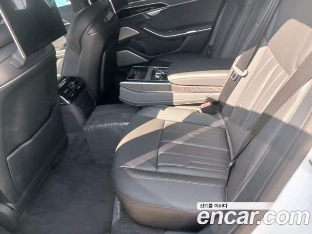Audi A8 2023 — Photo 12/20