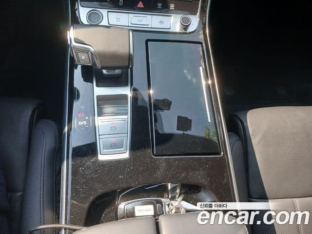 Audi A8 2023 — Photo 2/20