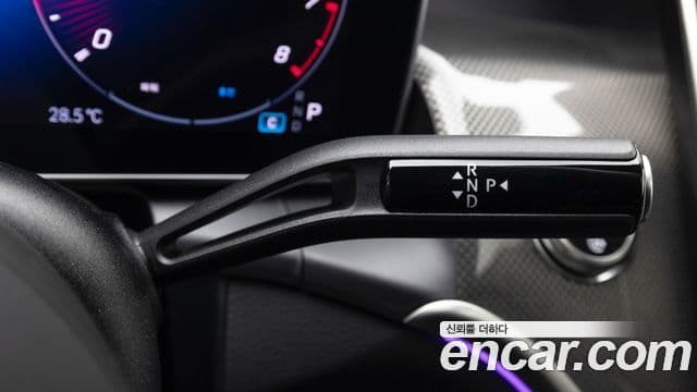Mercedes-Benz GLC-Class 2025 — Photo 8/20