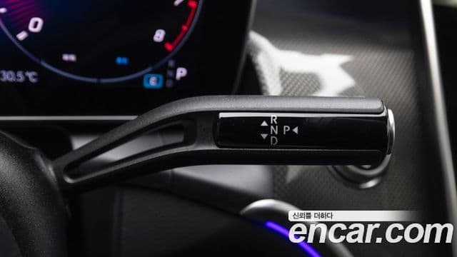 Mercedes-Benz GLC-Class 2025 — Photo 8/20