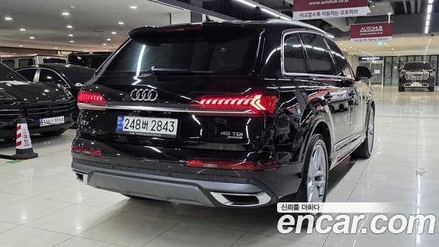Audi Q7 2023 — Şəkil 10/19