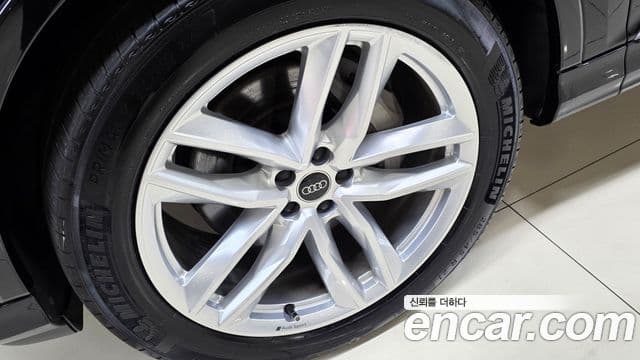 Audi Q7 2023 — Şəkil 14/19