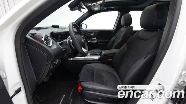 Mercedes-Benz EQB 2025 — ფოტო 8/20