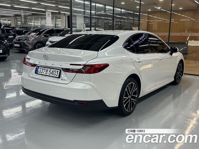 Toyota Camry 2025 — Photo 19/19