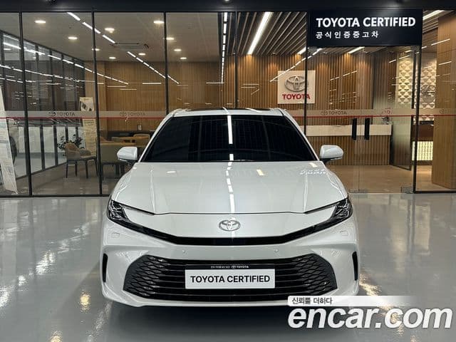 Toyota Camry 2025 — Photo 6/19