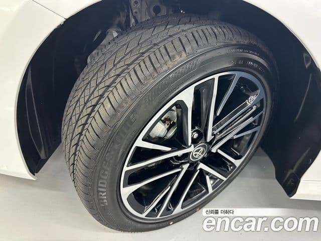 Toyota Camry 2025 — Photo 14/19