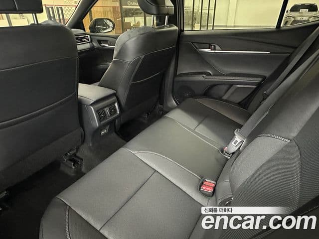 Toyota Camry 2025 — Photo 1/19