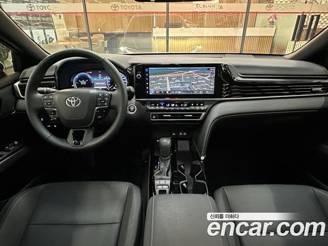 Toyota Camry 2025 — Photo 16/19