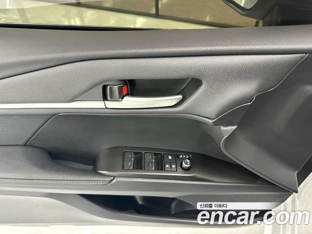 Toyota Camry 2025 — Photo 17/19