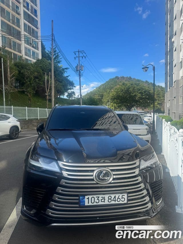 Lexus LX 2026 — Фото 1/10