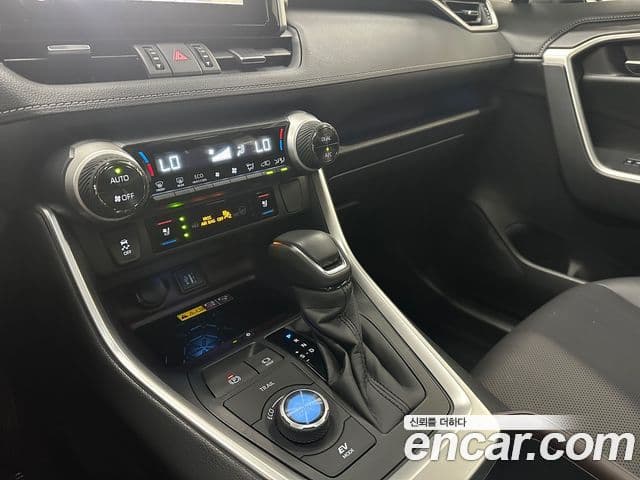 Toyota RAV4 2025 — Photo 9/20