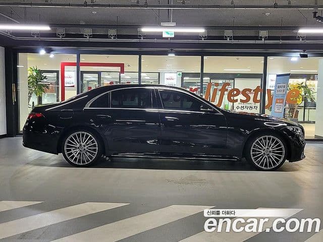 Mercedes-Benz S-Class 2024 — Photo 10/20