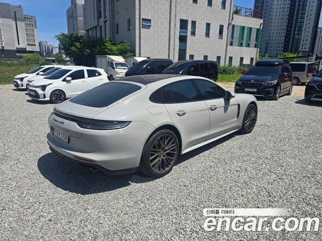 Porsche Panamera 2022 — Photo 1/13