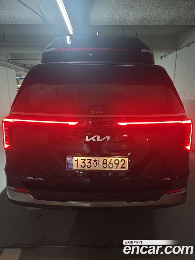 Kia Carnival 2024 — Şəkil 2/5