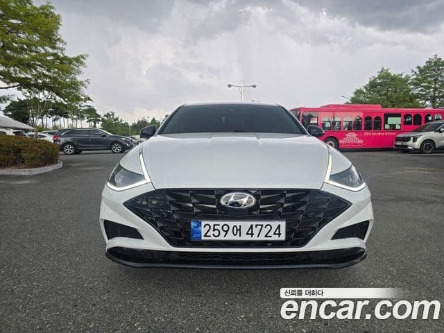 Hyundai Sonata Hybrid 2022 — Photo 16/20