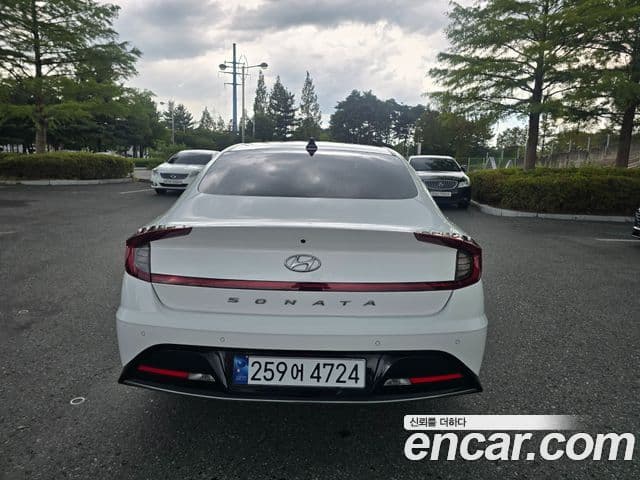 Hyundai Sonata Hybrid 2022 — Photo 17/20