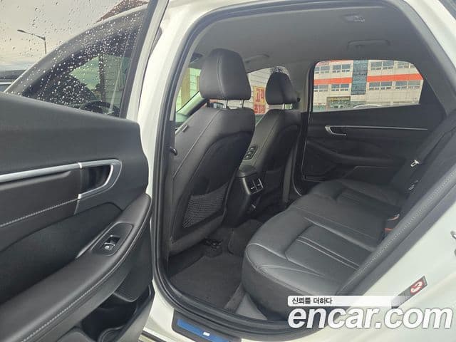 Hyundai Sonata Hybrid 2022 — Photo 19/20