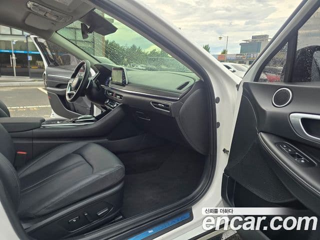 Hyundai Sonata Hybrid 2022 — Photo 18/20