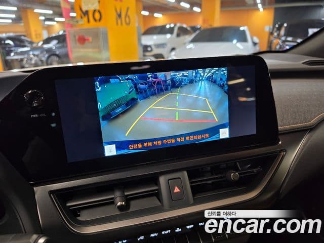 Lexus UX300h 2025 — Photo 4/18