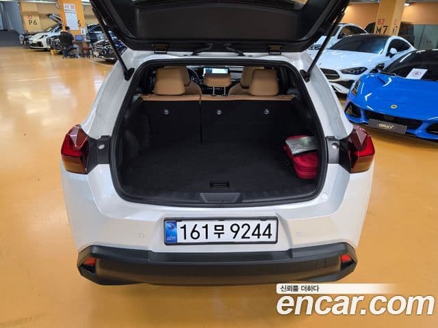 Lexus UX300h 2025 — Photo 11/18