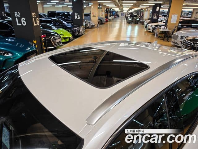 Lexus UX300h 2025 — Photo 13/18