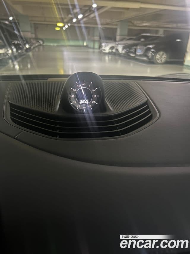 Porsche Taycan 2021 — Photo 4/9