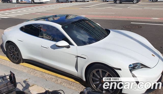 Porsche Taycan 2021 — Photo 5/9