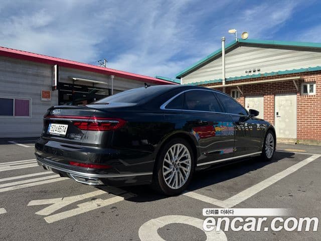 Audi A8 2021 — ფოტო 7/10