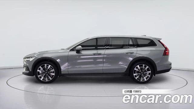 Volvo V60 Cross Country 2024 — Фото 2/20