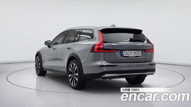 Volvo V60 Cross Country 2024 — Фото 3/20