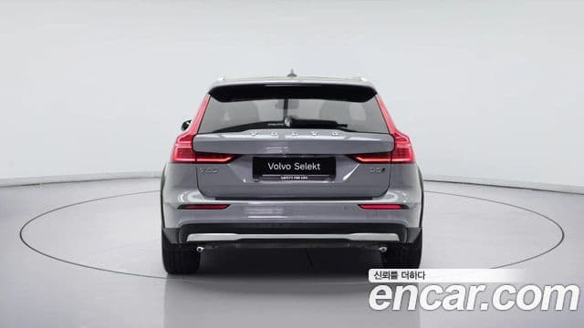 Volvo V60 Cross Country 2024 — Фото 4/20