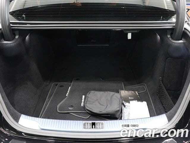 Mercedes-Benz S-Class 2023 — Photo 16/20