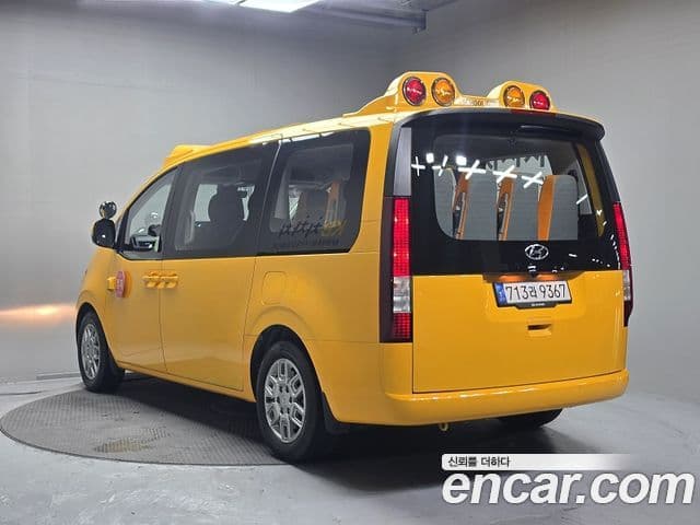 Hyundai Staria 2022 — ფოტო 5/20