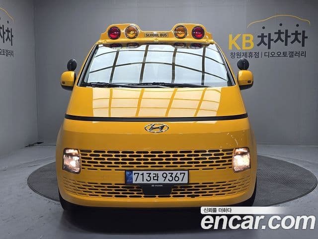 Hyundai Staria 2022 — ფოტო 8/20