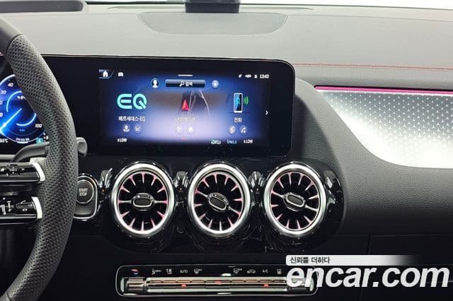 Mercedes-Benz EQA 2025 — ფოტო 14/20