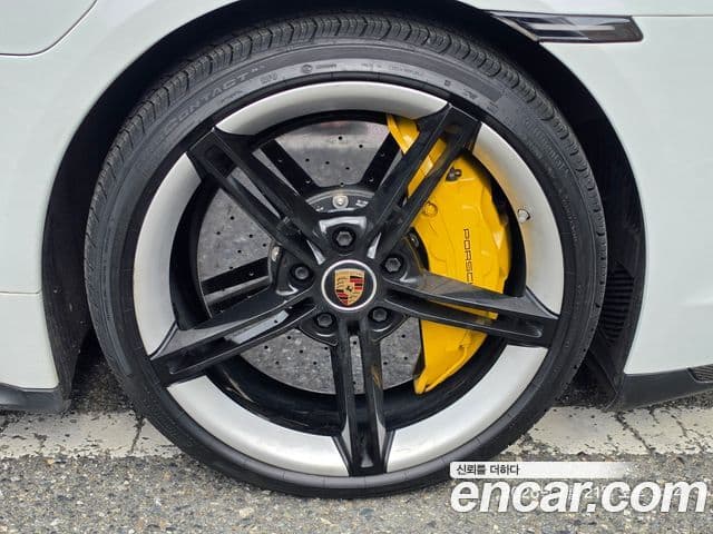 Porsche Taycan 2021 — ფოტო 3/18