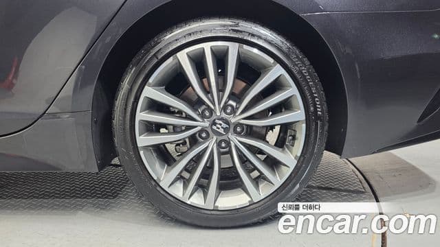 Kia Stinger 2018 — Şəkil 25/35
