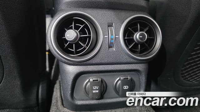 Kia Stinger 2018 — Şəkil 9/35