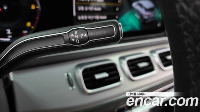 Mercedes-Benz GLE-Class 2021 — Photo 2/20