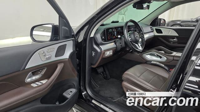 Mercedes-Benz GLE-Class 2021 — Photo 8/20