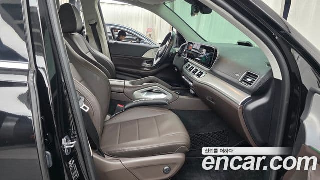 Mercedes-Benz GLE-Class 2021 — Photo 15/20